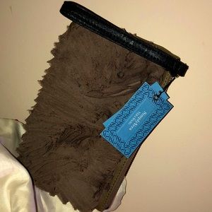 Simply Vera Wrist Clutch